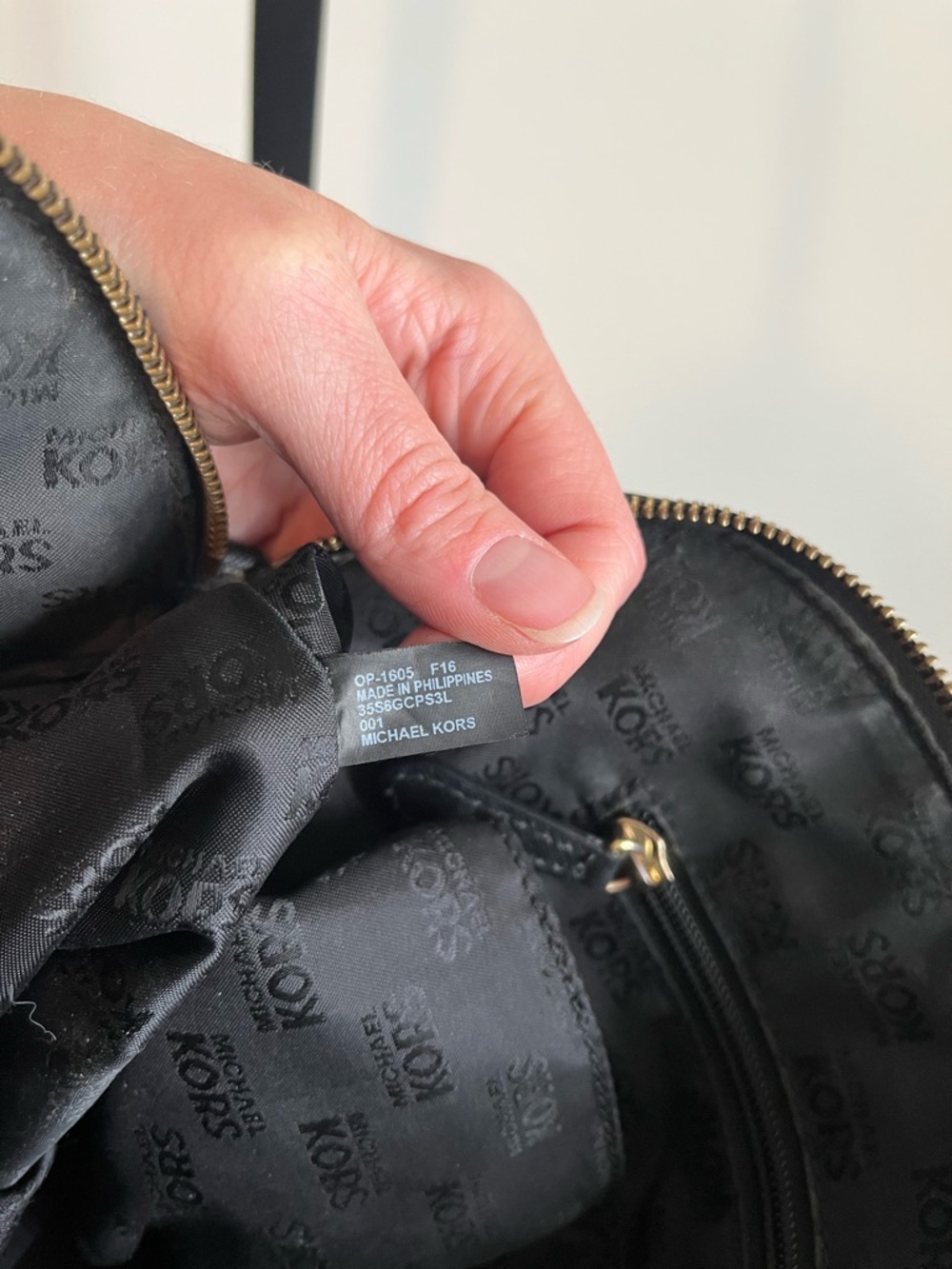 Michael Kors Black Saffiano Leather Satchel Medium Dome Bag Gold Hardware - Picture 16 of 16
